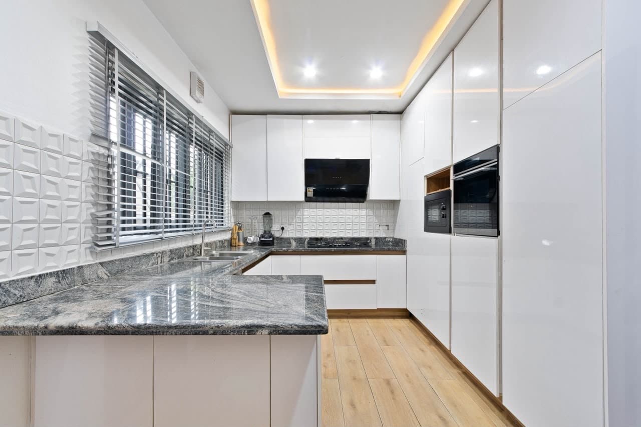 4 bedroom ensuite terrace 