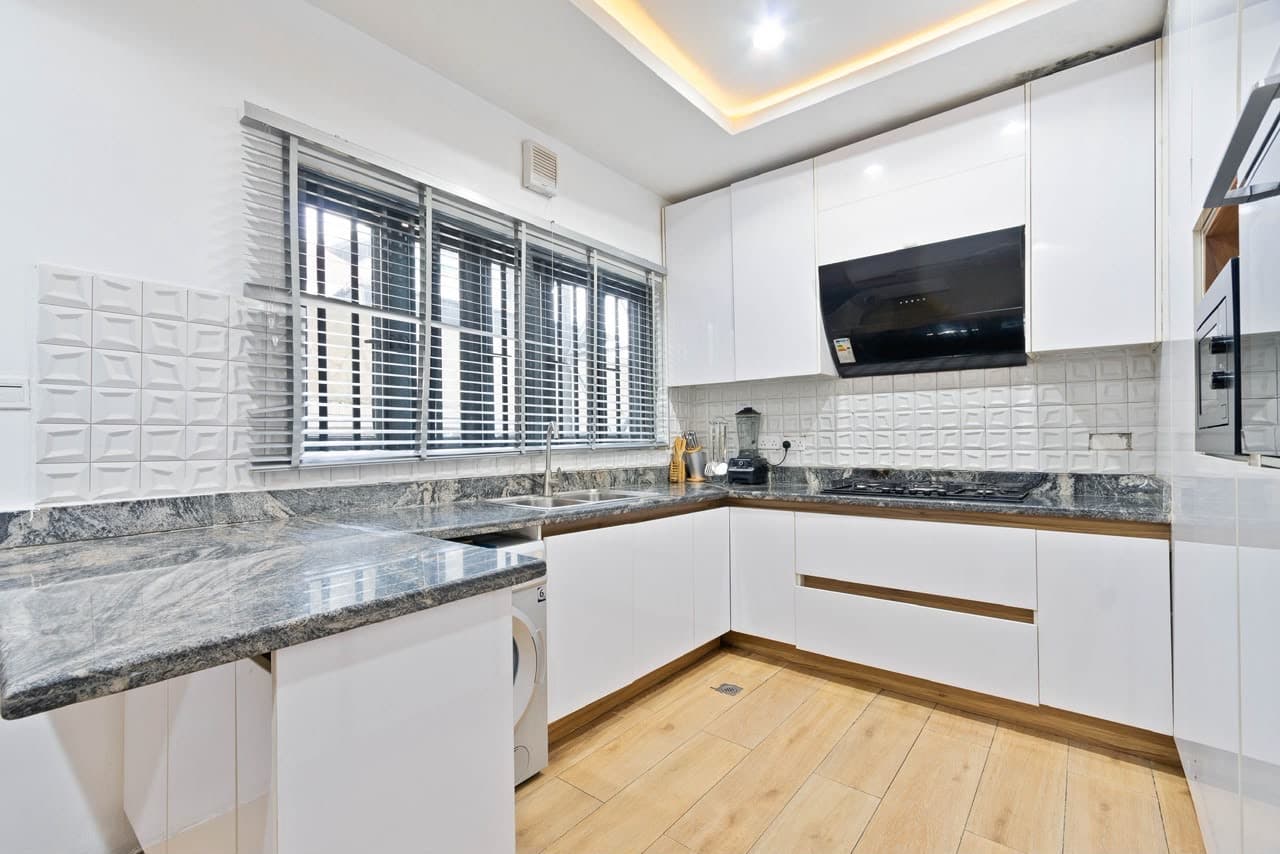 4 bedroom ensuite terrace 